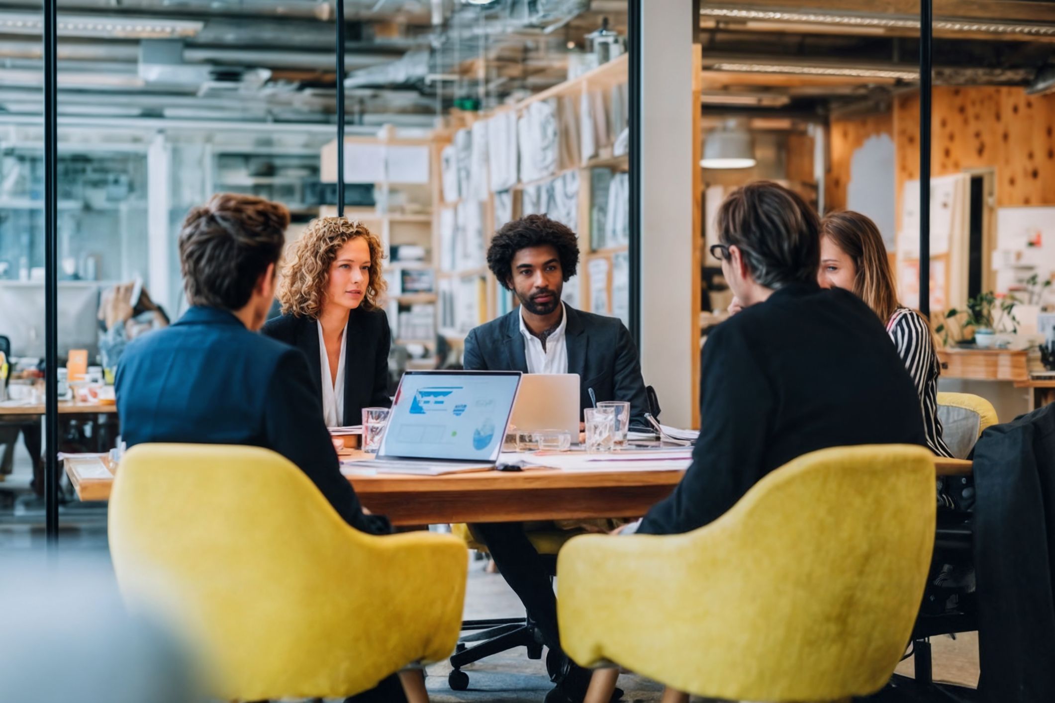 Développement des compétences et valorisation des potentiels. Recrutement structuré, intégration réussie, formations adaptées et accompagnement managérial pour une équipe engagée et performante.