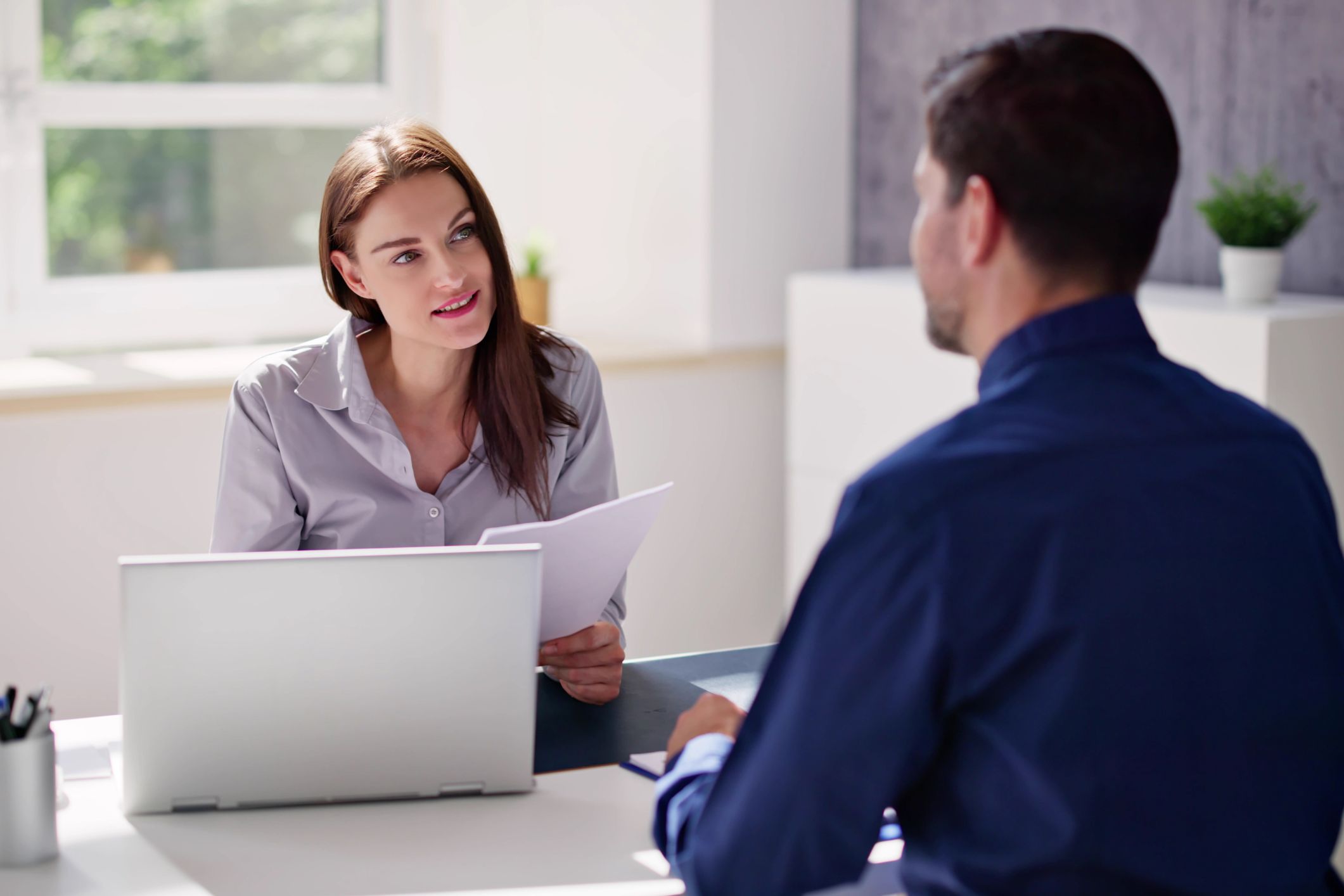 Analyse de l’organisation, de la culture et du poste cible.