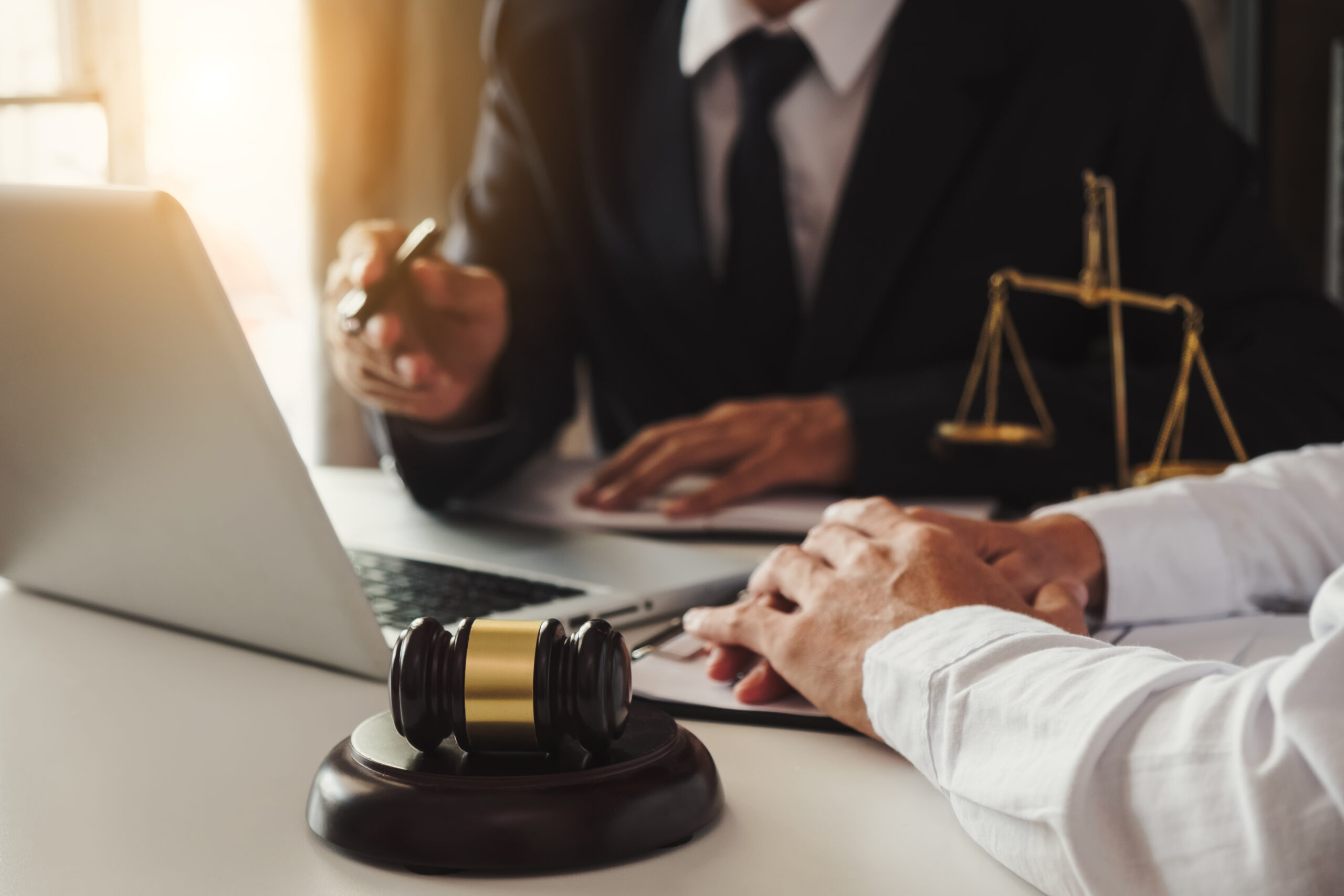 Avocat fiscaliste accompagnant un client dans l’optimisation de sa donation ou succession.